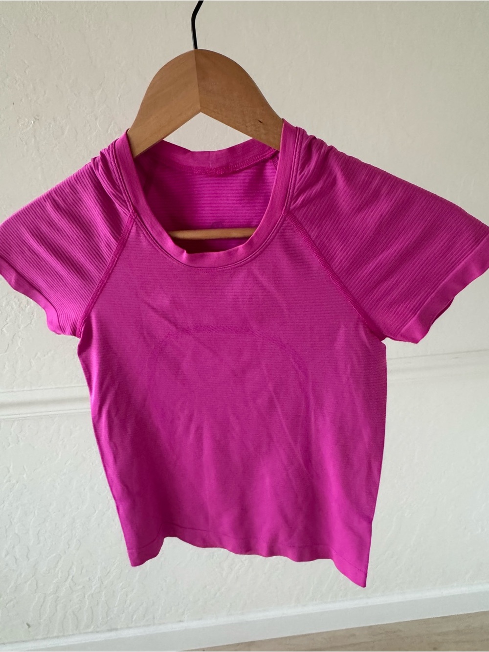 EUC-Lululemon swiftly tech short sleeve- dark pink Sz 2
